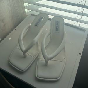 Steve Madden white thong heeled sandal